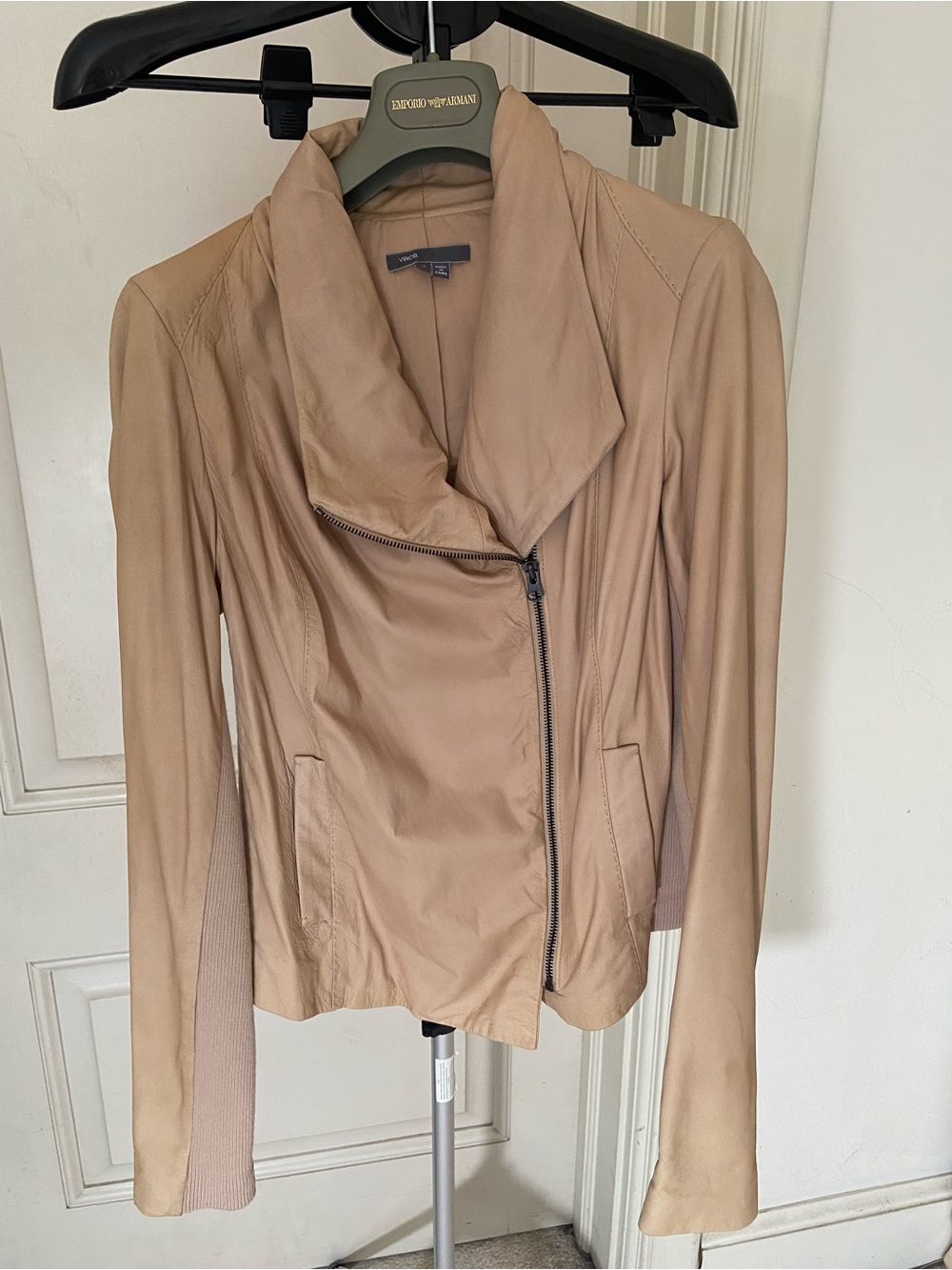 EUC Vince Beige Light Tan Leather Jacket size M, Clean condition